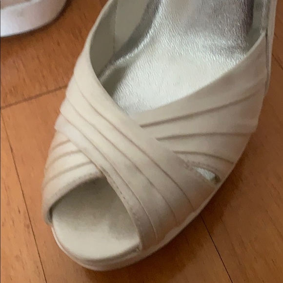 Stuart Weitzman Satin Platform Sandal sz 6 1/2 - Picture 3 of 8